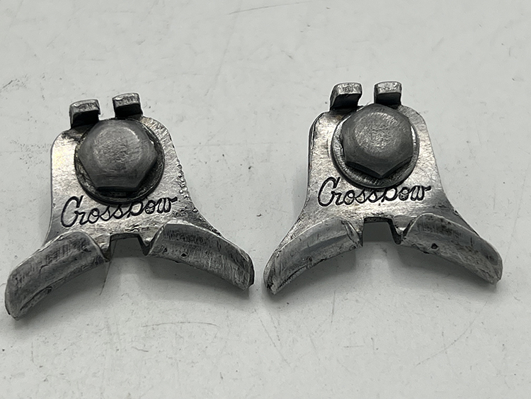 Crossbow straddle hangers